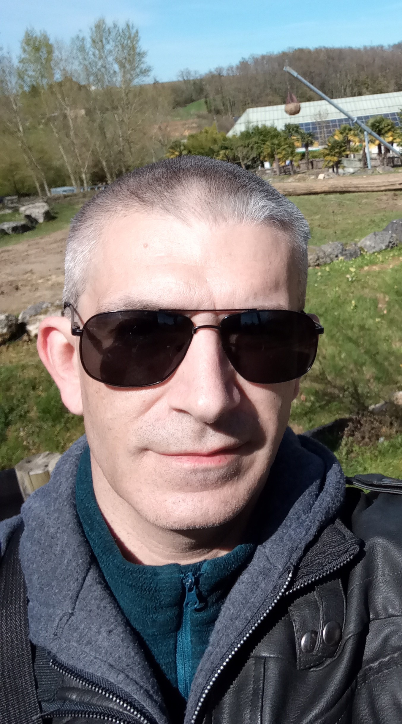 Profil de Naofel, 46 ans, Pute à Oberpallen