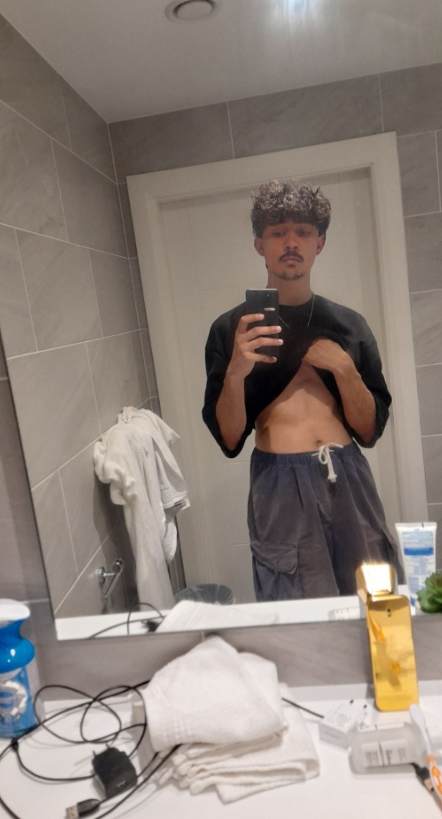 Profil de Hashim, 21 ans, Pute à Deiffelt