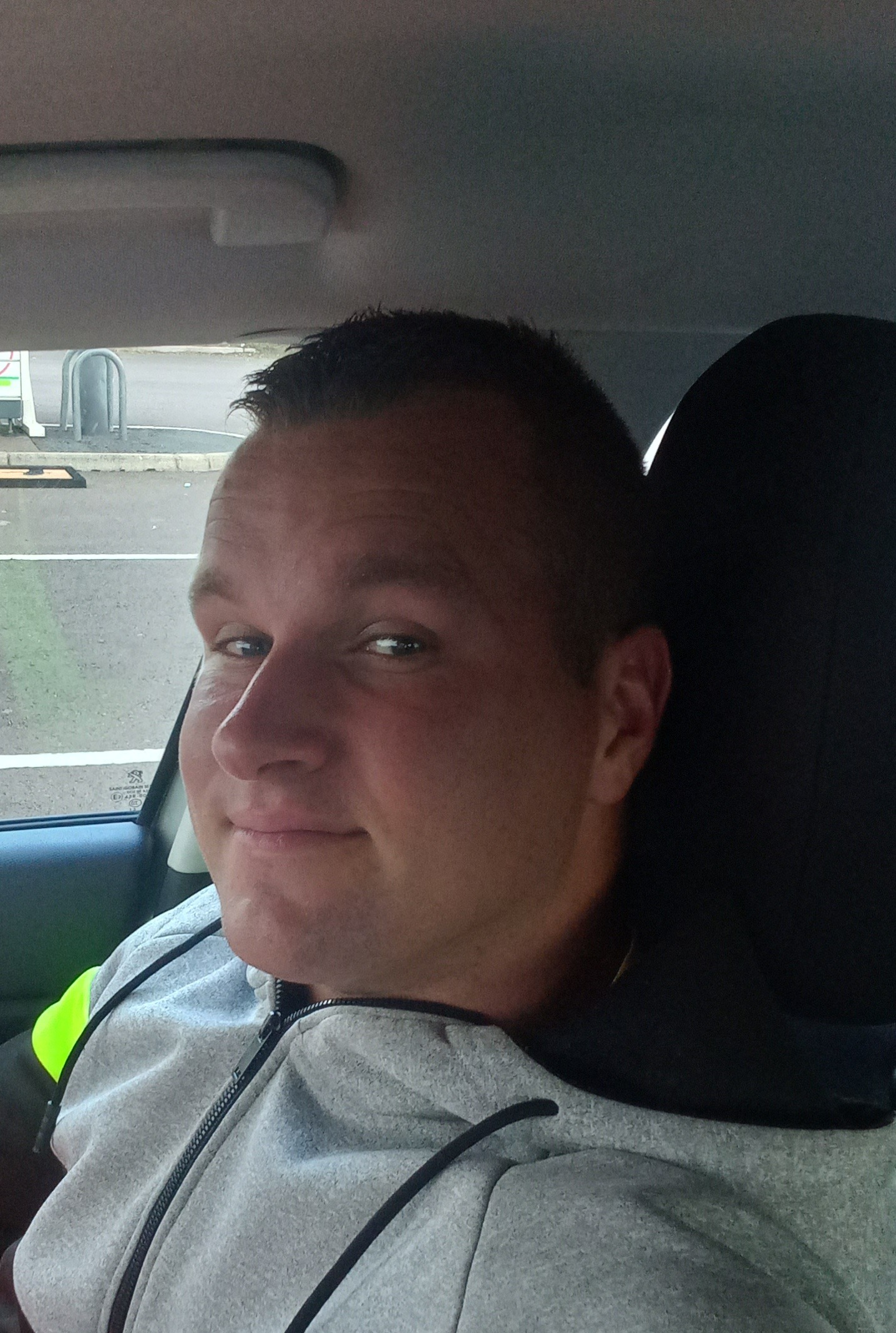 Profil de Agustin, 27 ans, Pute à Schimpach