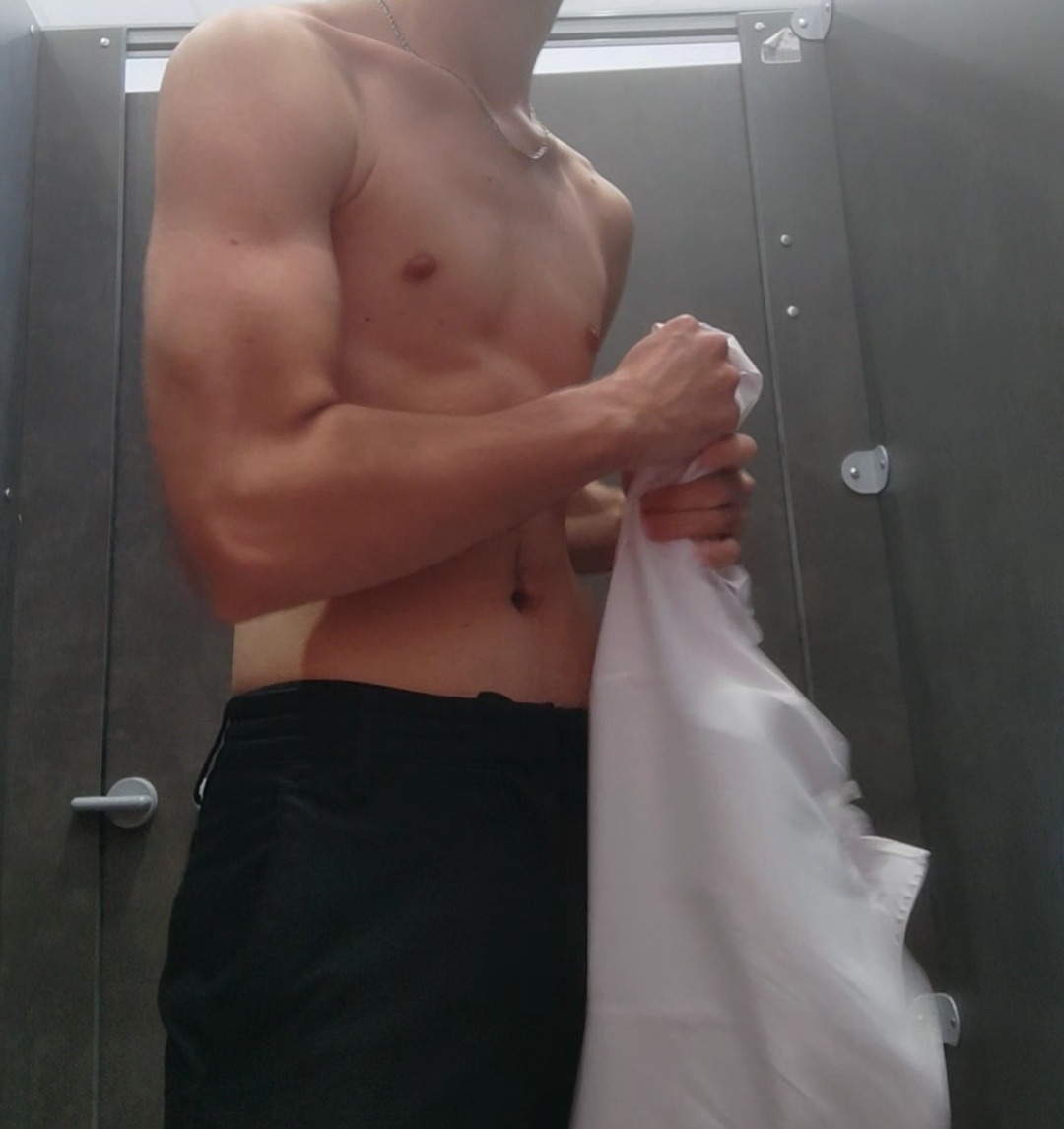 Profil de Selmane, 19 ans, Pute à Givenich