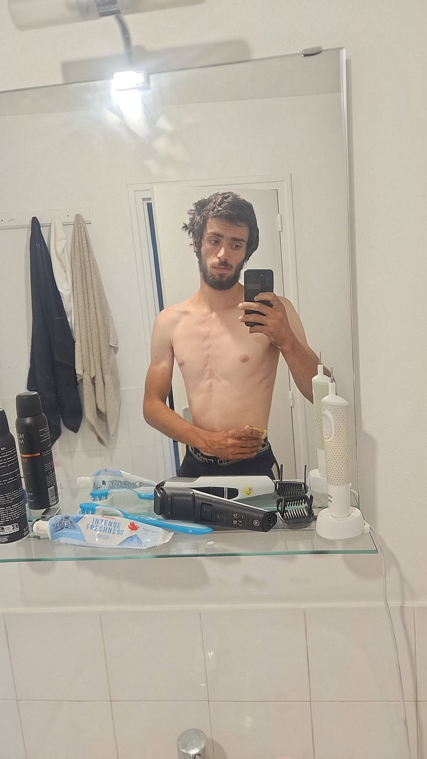 Profil de Menachem, 19 ans, Pute à Lorentzweiler